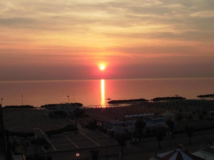 Hotel Astoria Misano Adriatico Exterior foto