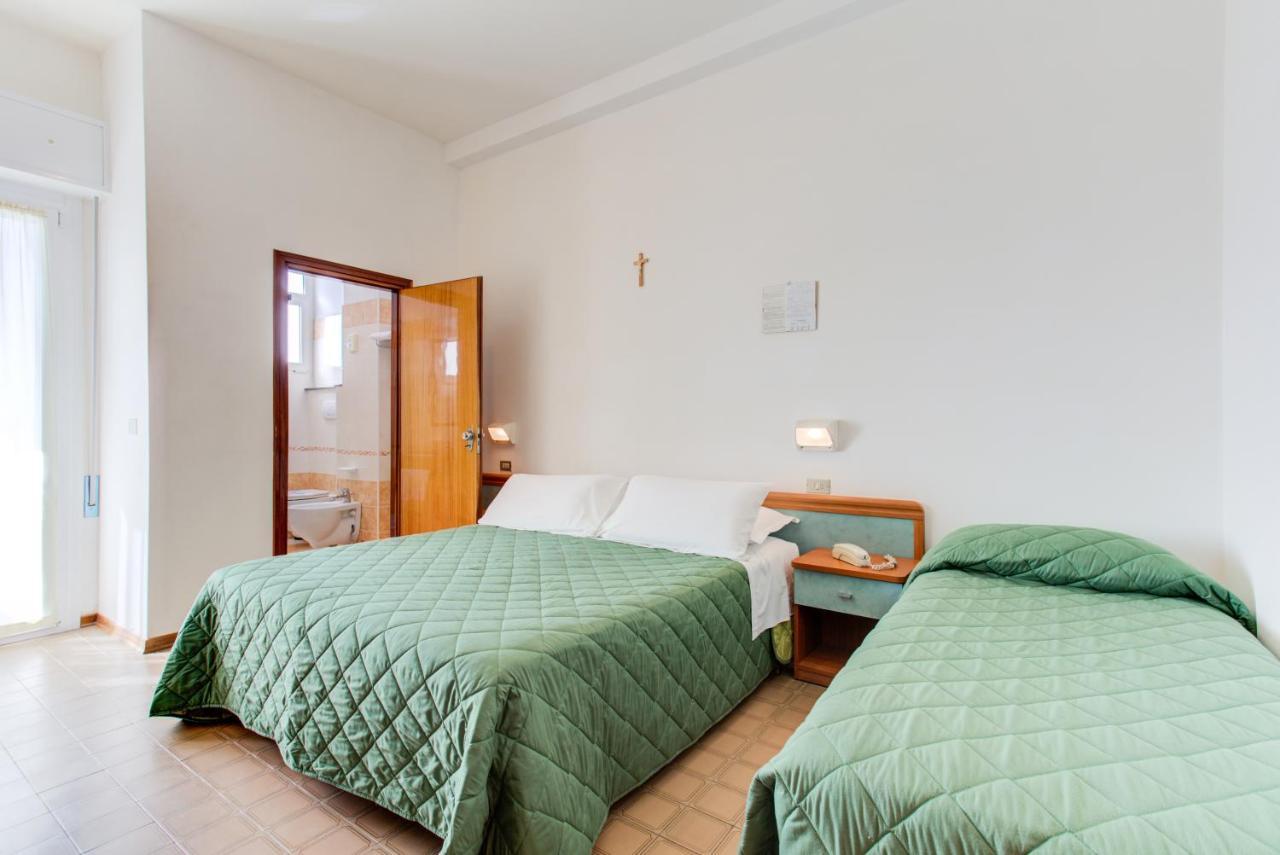 Hotel Astoria Misano Adriatico Exterior foto